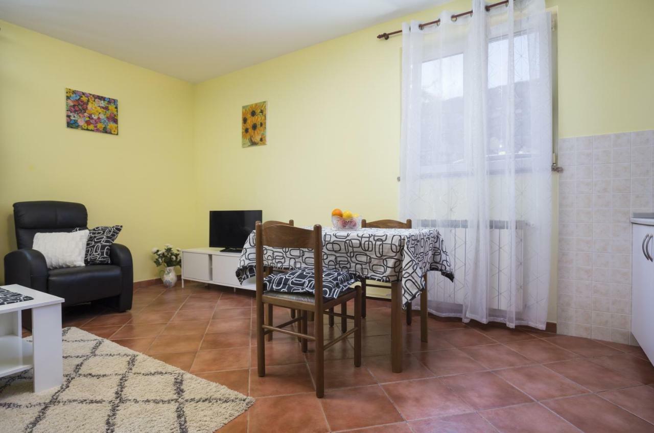 Apartments Ella Rovinj Exterior photo